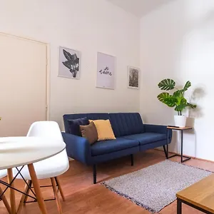Apartment Very Central 1-br Apt With Patio, Budapest